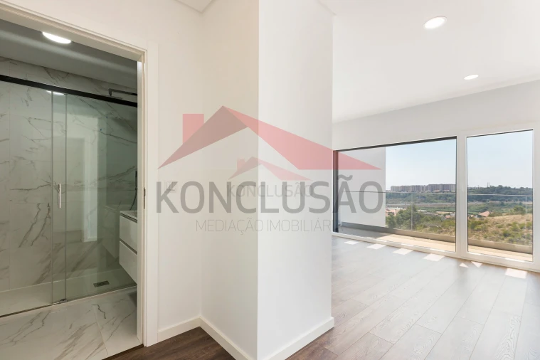 Moradia T5 para Venda em Vialonga Foto 16