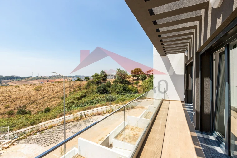 Moradia T5 para Venda em Vialonga Foto 9