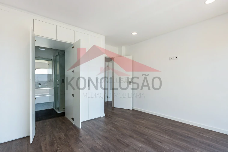 Moradia T5 para Venda em Vialonga Foto 13