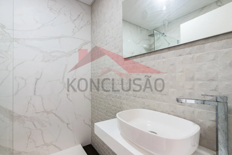 Moradia T5 para Venda em Vialonga Foto 20