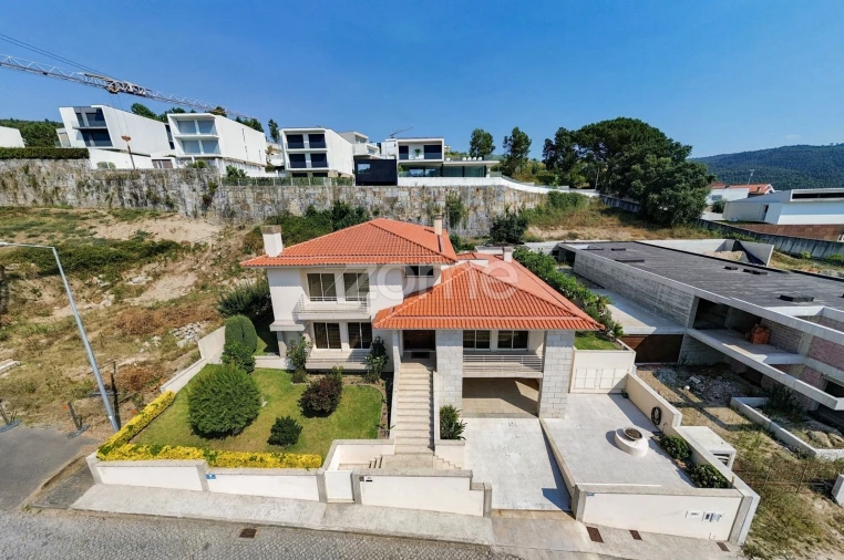 Moradia T5 para Venda em Este (São Pedro e São Mamede) Foto 1