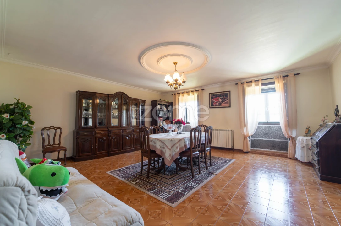 Moradia T5 para Venda em Gondufe Foto 11