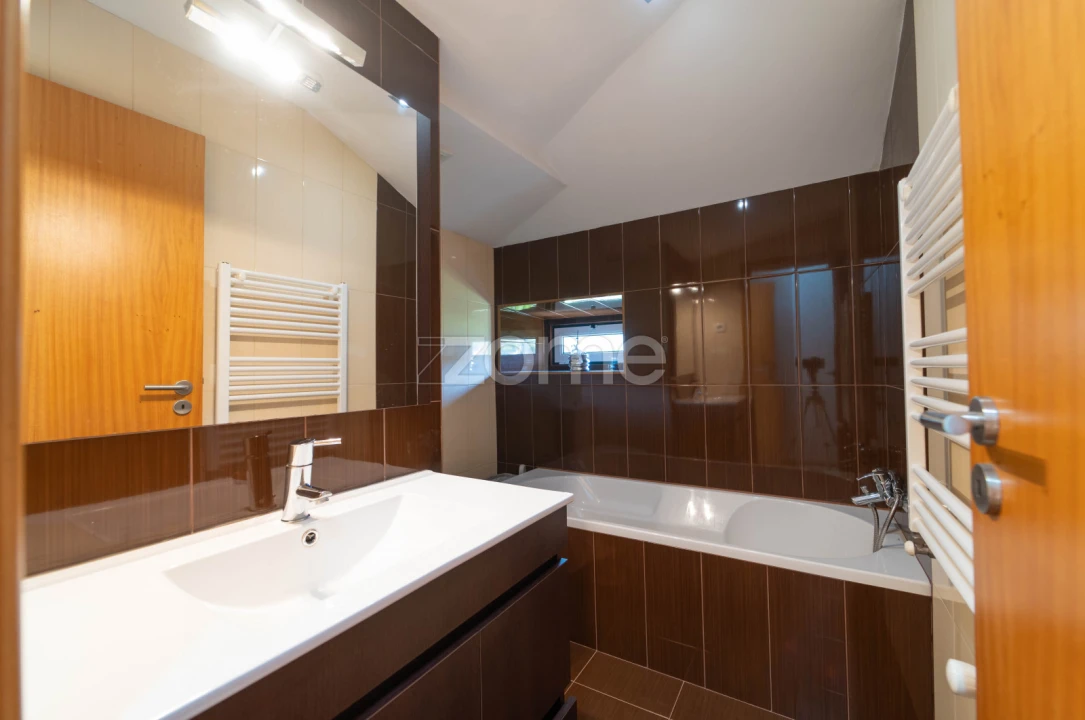 Moradia T5 para Venda em Gondufe Foto 40