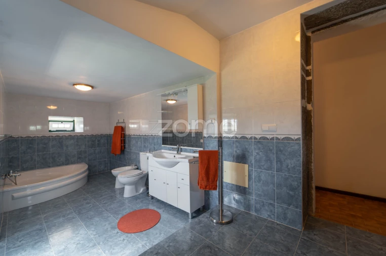 Moradia T5 para Venda em Gondufe Foto 21