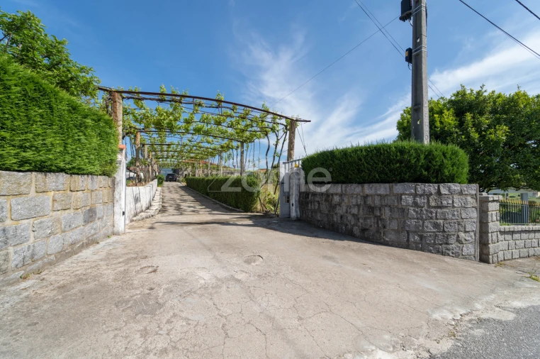 Moradia T5 para Venda em Gondufe Foto 3