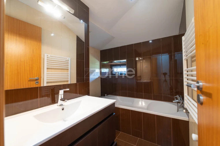 Moradia T5 para Venda em Gondufe Foto 40