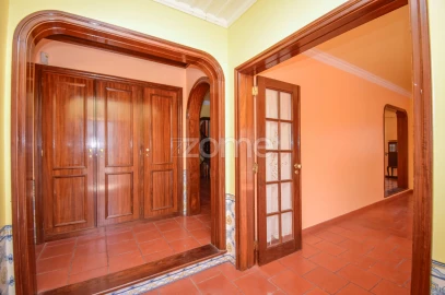 Moradia T6 para Venda em Carcavelos e Parede