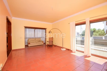 Moradia T6 para Venda em Carcavelos e Parede