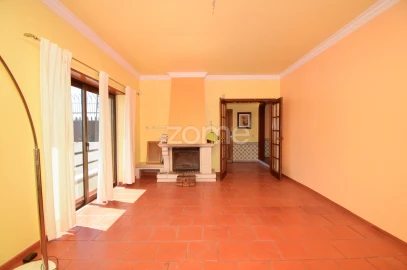 Moradia T6 para Venda em Carcavelos e Parede