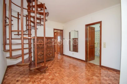 Moradia T6 para Venda em Carcavelos e Parede