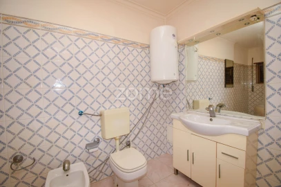 Moradia T6 para Venda em Carcavelos e Parede