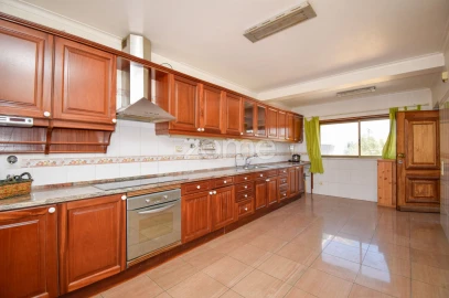 Moradia T6 para Venda em Carcavelos e Parede