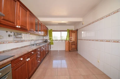 Moradia T6 para Venda em Carcavelos e Parede