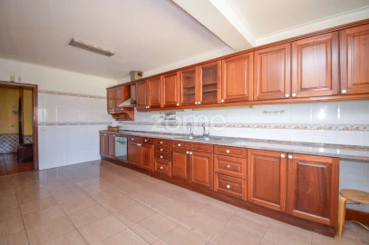 Moradia T6 para Venda em Carcavelos e Parede