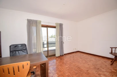Moradia T6 para Venda em Carcavelos e Parede