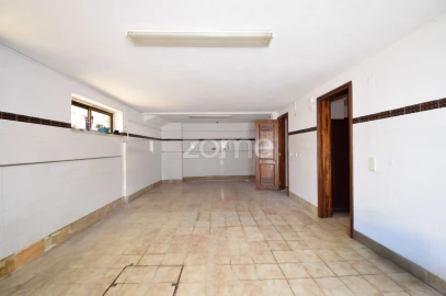 Moradia T6 para Venda em Carcavelos e Parede