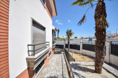 Moradia T6 para Venda em Carcavelos e Parede