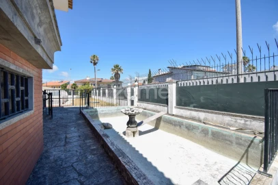 Moradia T6 para Venda em Carcavelos e Parede