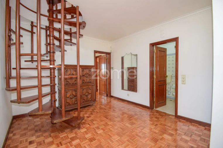 Moradia T6 para Venda em Carcavelos e Parede Foto 42
