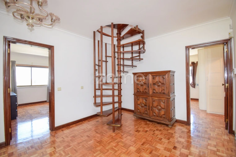Moradia T6 para Venda em Carcavelos e Parede Foto 41