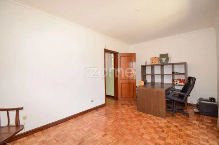 Moradia T6 para Venda em Carcavelos e Parede Foto 33