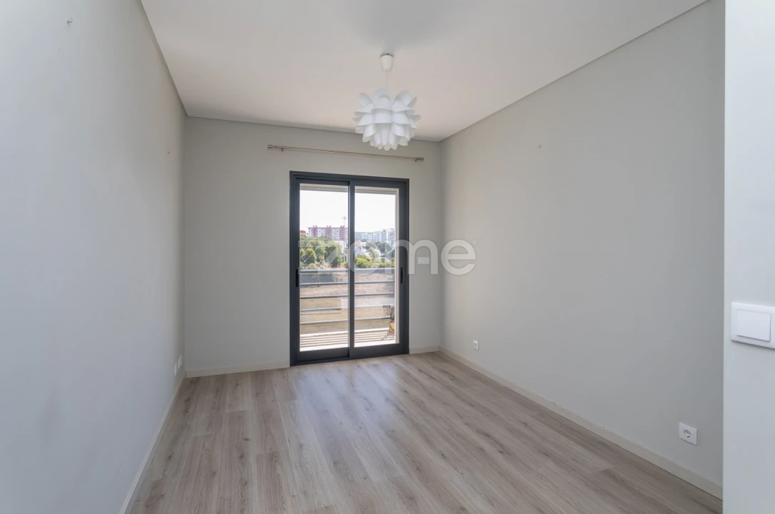 Apartamento T2 para Arrendamento em Algueirão-Mem Martins Foto 16