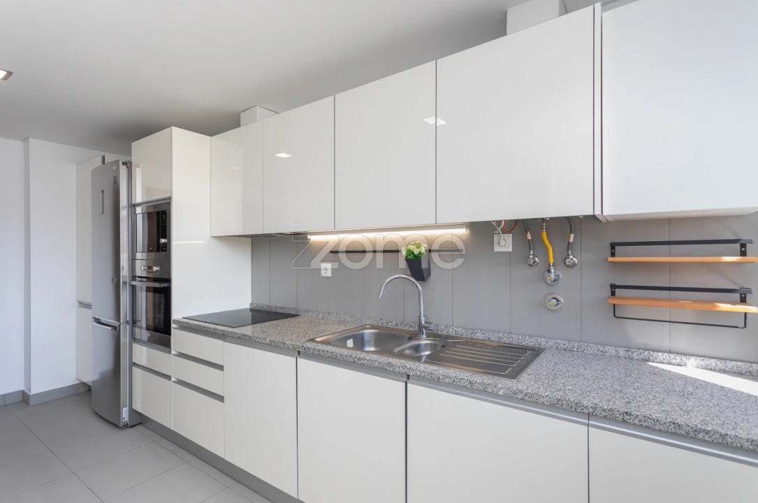 Apartamento T2 para Arrendamento em Algueirão-Mem Martins Foto 8