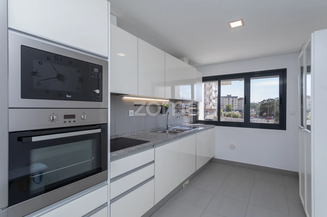 Apartamento T2 para Arrendamento em Algueirão-Mem Martins Foto 6