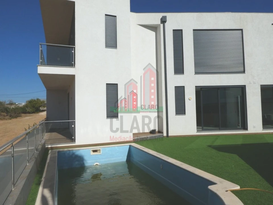 Moradia T4 para Venda em Albufeira e Olhos de Água Foto 1
