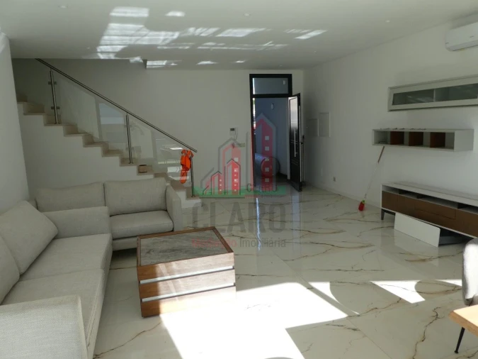 Moradia T4 para Venda em Albufeira e Olhos de Água Foto 12