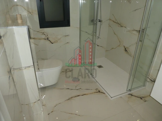 Moradia T4 para Venda em Albufeira e Olhos de Água Foto 33