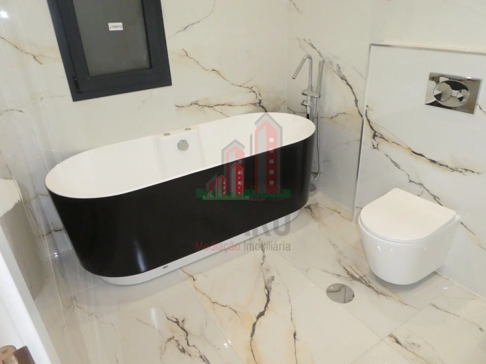 Moradia T4 para Venda em Albufeira e Olhos de Água Foto 36