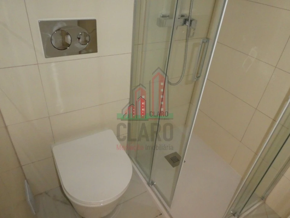 Moradia T4 para Venda em Albufeira e Olhos de Água Foto 28