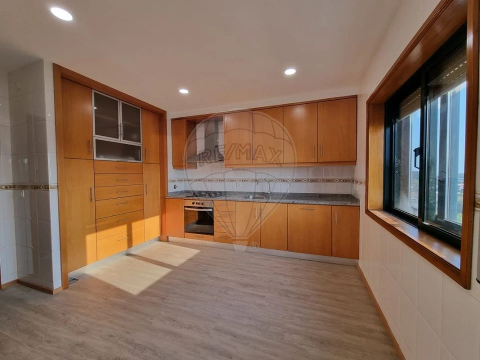 Apartamento T3 para Arrendamento em São Felix da Marinha Foto 1