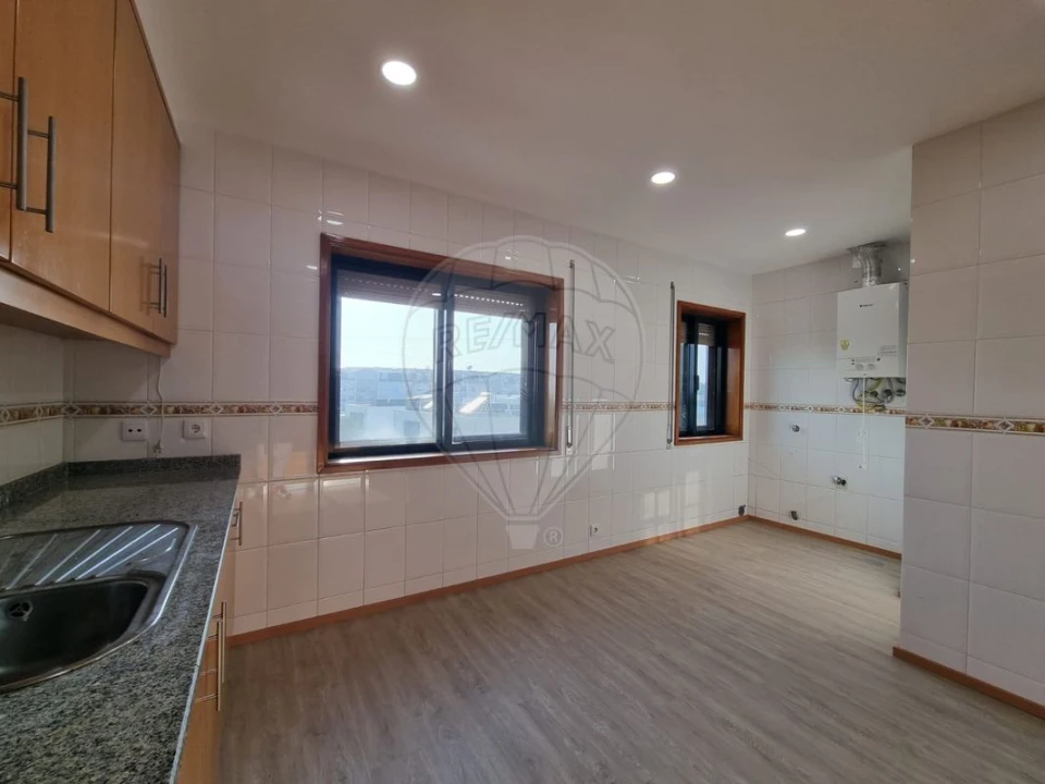 Apartamento T3 para Arrendamento em São Felix da Marinha Foto 3