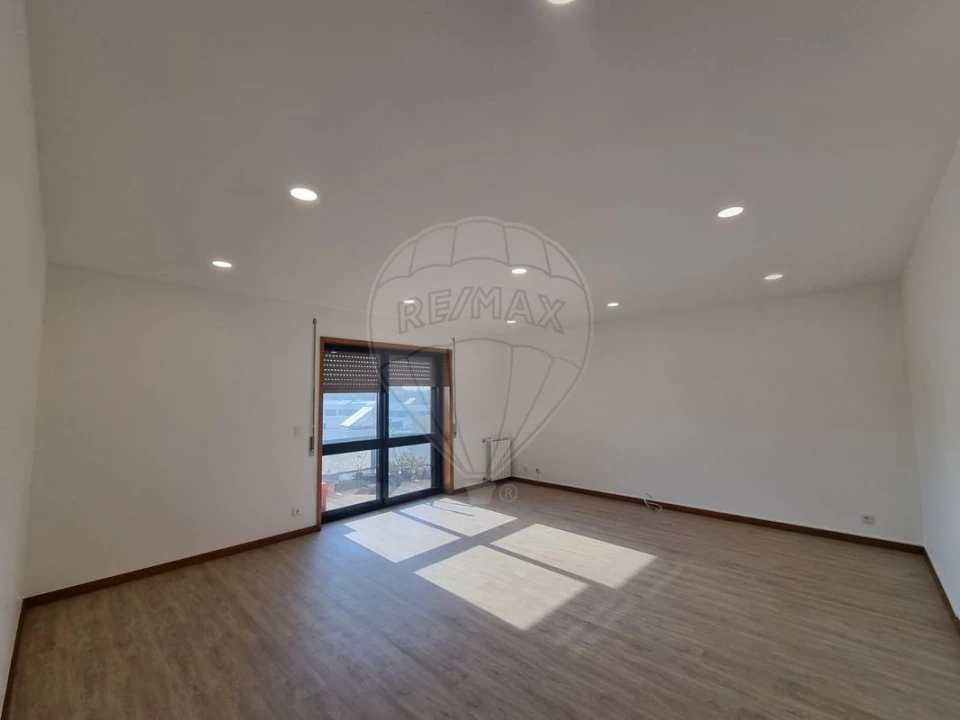 Apartamento T3 para Arrendamento em São Felix da Marinha Foto 5