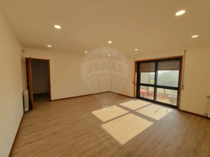 Apartamento T3 para Arrendamento em São Felix da Marinha Foto 6