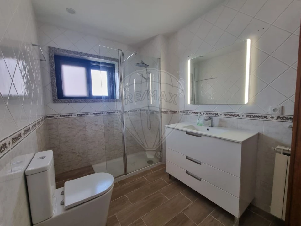 Apartamento T3 para Arrendamento em São Felix da Marinha Foto 9