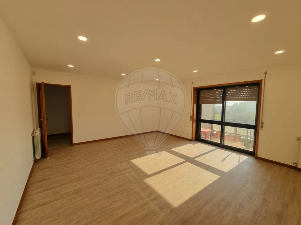 Apartamento T3 para Arrendamento em São Felix da Marinha Foto 6