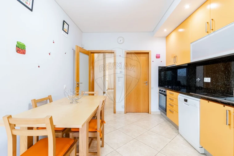 Moradia T5 para Venda em Custóias, Leça do Balio e Guifões Foto 15