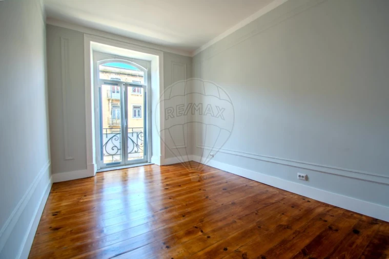 Apartamento T3 para Venda em Santo António Foto 3