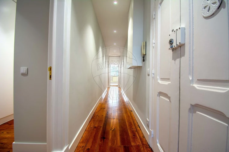 Apartamento T3 para Venda em Santo António Foto 7