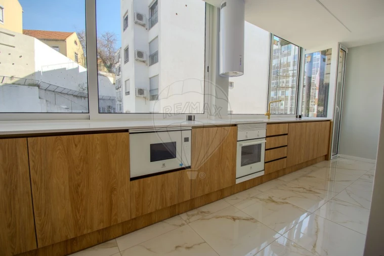 Apartamento T3 para Venda em Santo António Foto 26