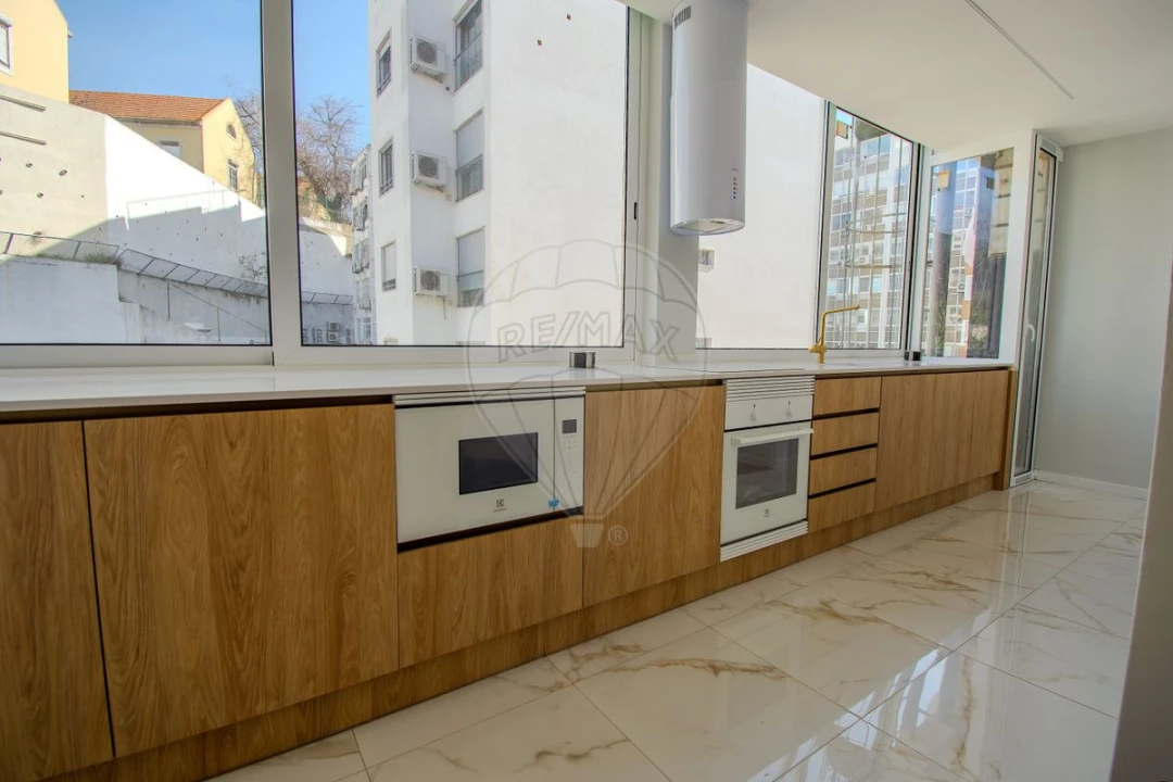Apartamento T3 para Venda em Santo António Foto 26