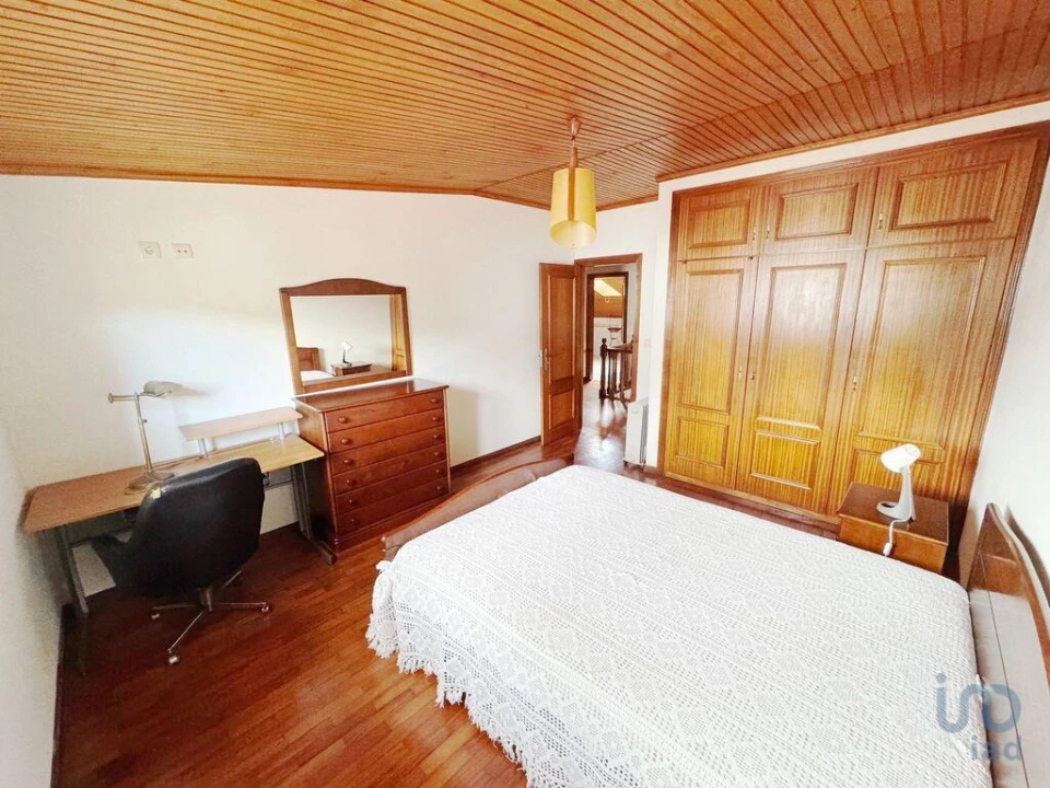 Apartamento T4 para Venda em Vila e Roussas Foto 12