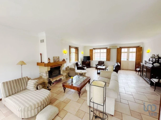 Apartamento T4 para Venda em Vila e Roussas Foto 1