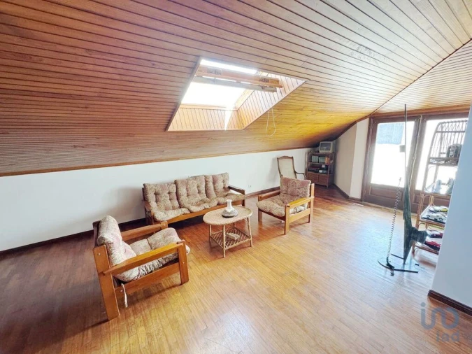 Apartamento T4 para Venda em Vila e Roussas Foto 11