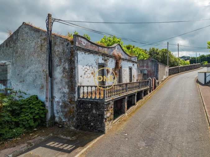 Moradia T3 para Venda em Capelas Foto 11