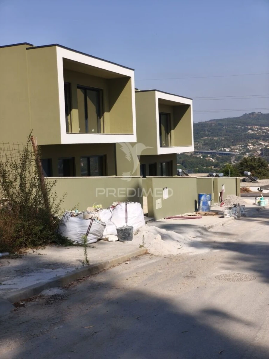 Moradia T3 para Venda em Oliveira (Santa Maria) Foto 3