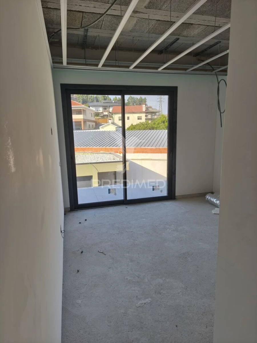 Moradia T3 para Venda em Oliveira (Santa Maria) Foto 18